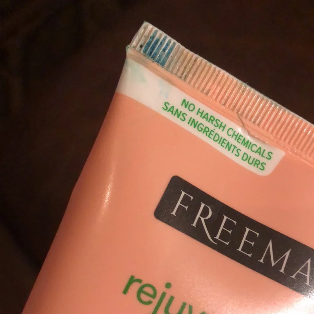 Freeman Rejuvenating Cucumber & Pink Salt Clay Mask